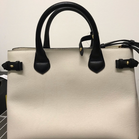 Burberry white purse - Picture 3 of 3